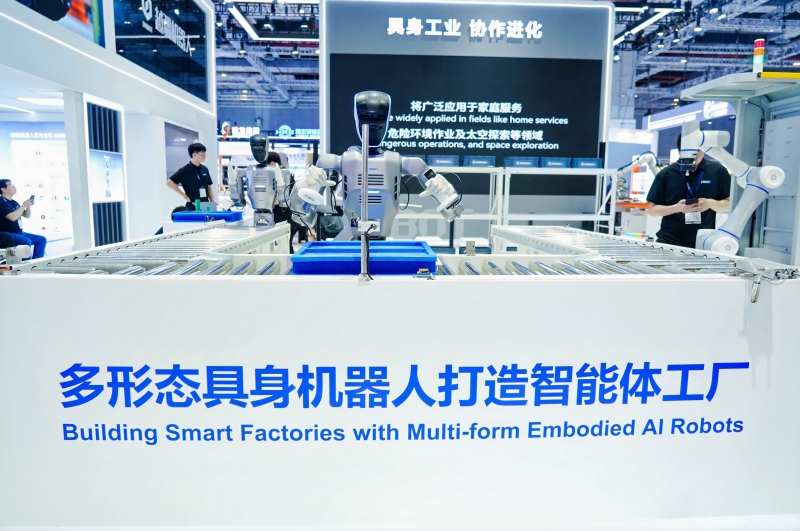 越疆的“关键一跃”：工博会展示从机械臂到人形机器人，按下“具身工业”产业加速键(图1)